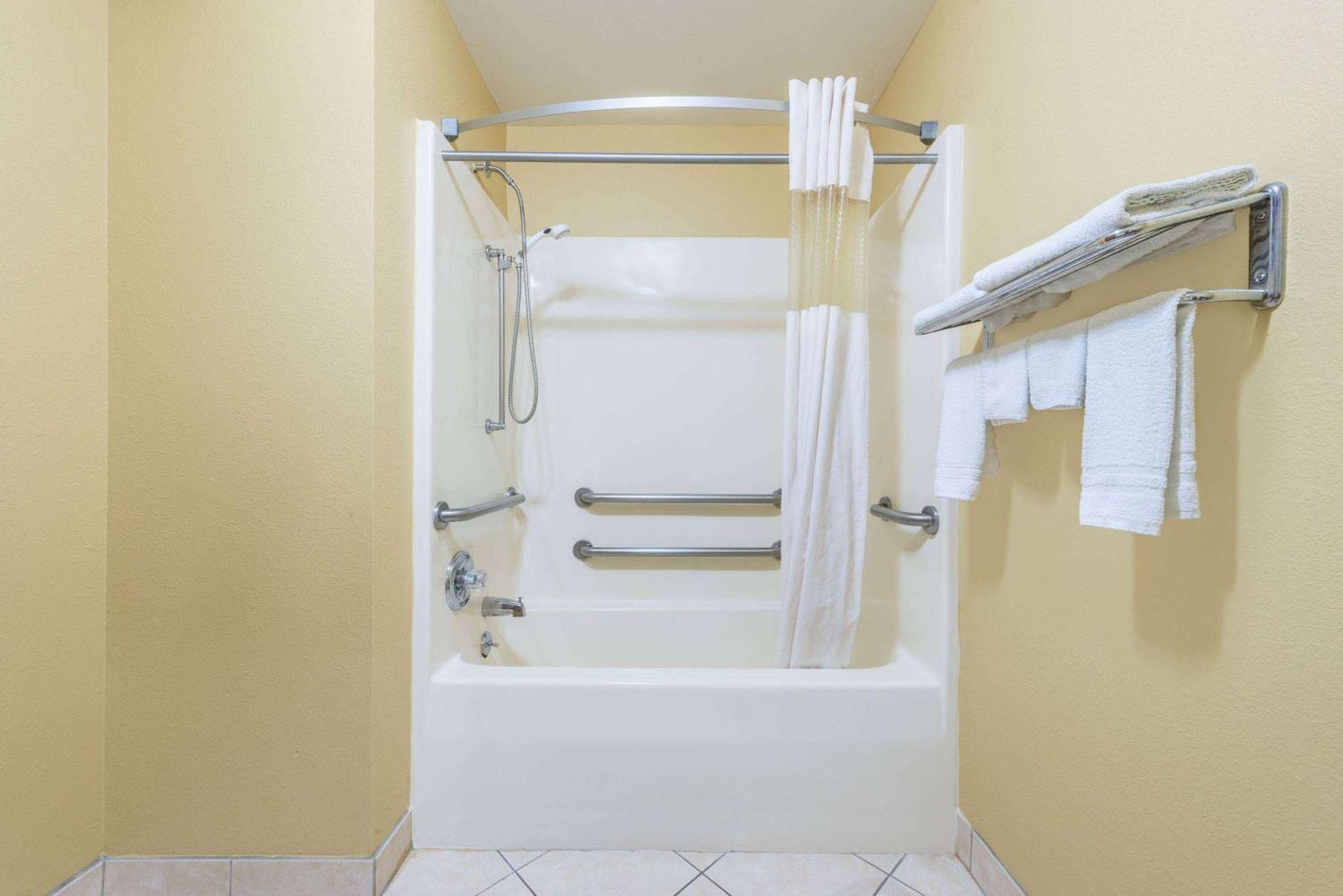 Hotel Super 8 By Wyndham Troy Il/St. Louis Area Esterno foto